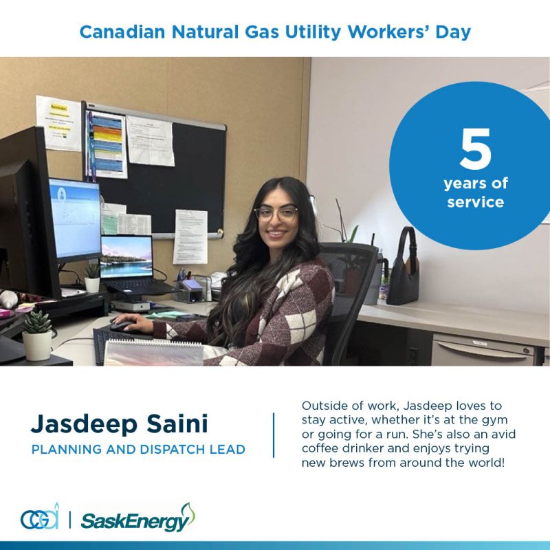 Jasdeep Saini, Planning and Dispatch Lead SaskEnergy worker at desk